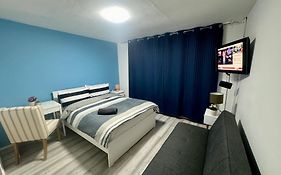 Tottenham Velvet Suites